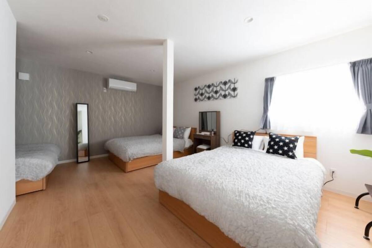 1 bedroom, individually decorated, iron/ironing board, free WiFi