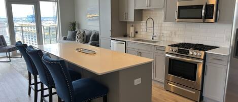 Refrigerador, microondas, horno y parrilla de estufa