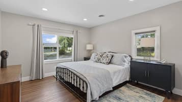 3 Schlafzimmer, Schreibtisch, Bügeleisen/Bügelbrett, WLAN