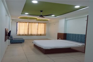 Deluxe Double Room | Desk, rollaway beds, free WiFi, bed sheets - Hotel Agroha (Mandal)