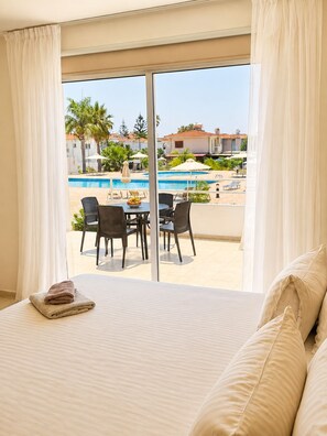 Superior-Apartment, 1 Schlafzimmer, Poolblick | Ausblick vom Zimmer