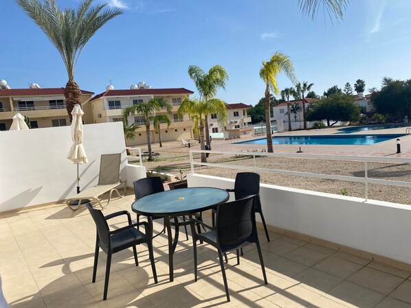 Departamento superior, 1 habitación, vista a la alberca | Terraza o patio