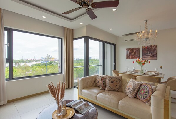 Smart TV - •*•Emperor 3BRs Apt-Tremendous HaborView in D2 (Thành phố Hồ Chí Minh)