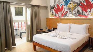 Urban Corner Family Suite | Egyptian cotton sheets, premium bedding, minibar, in-room safe