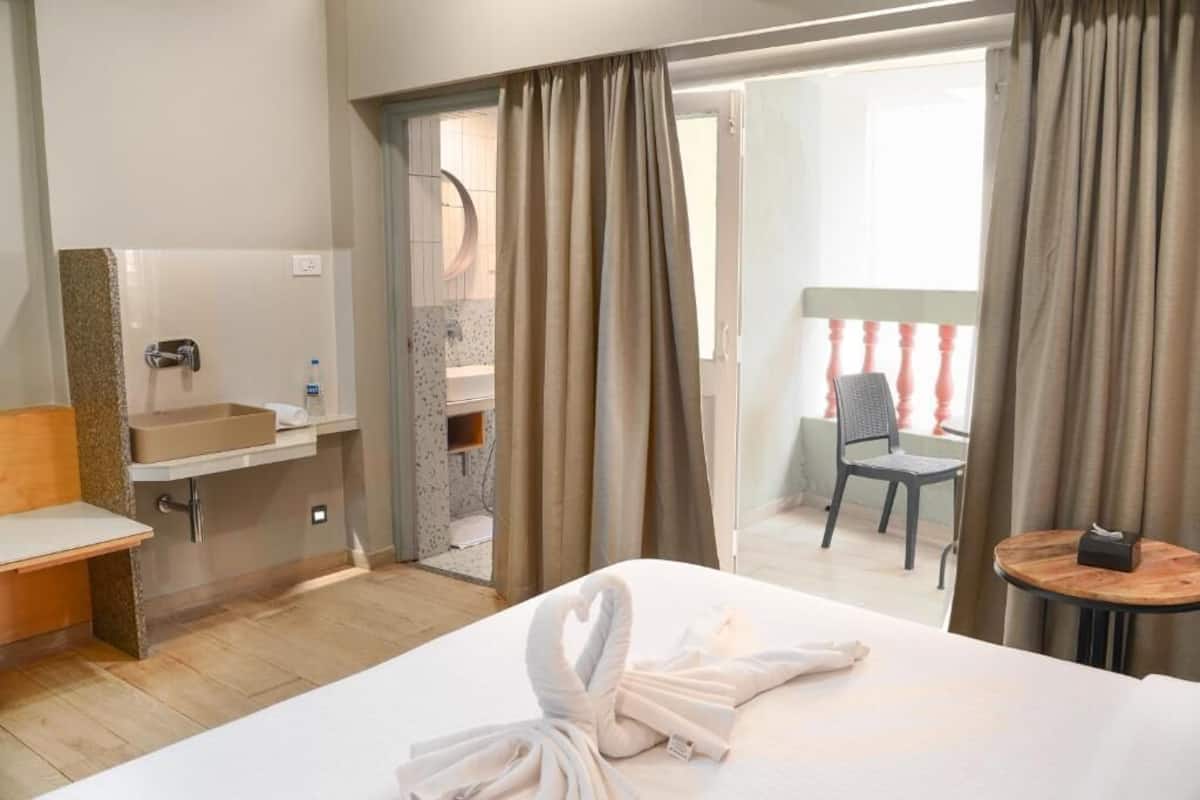 Egyptian cotton sheets, premium bedding, minibar, in-room safe