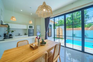 Deluxe Villa | Dining room - Villa Selina (Canggu)
