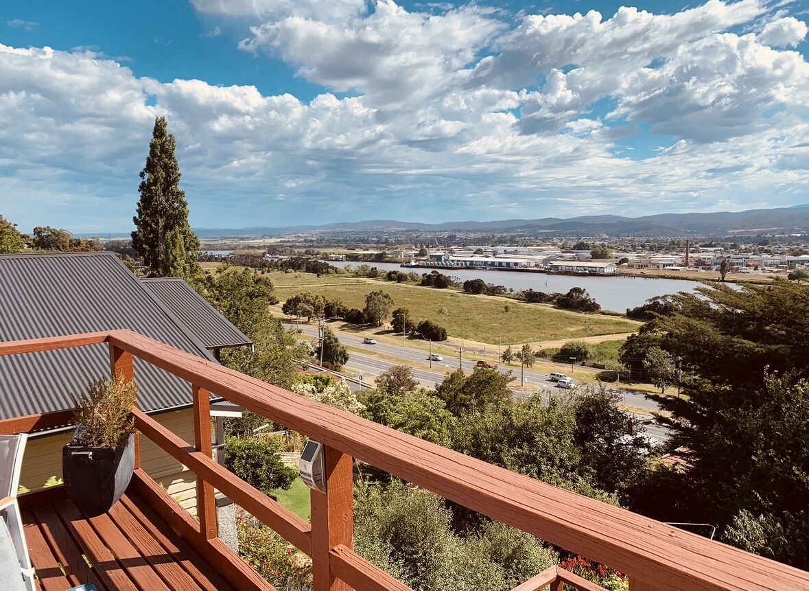 Spacious 1 Bedroom Accommodation With Beautiful Views