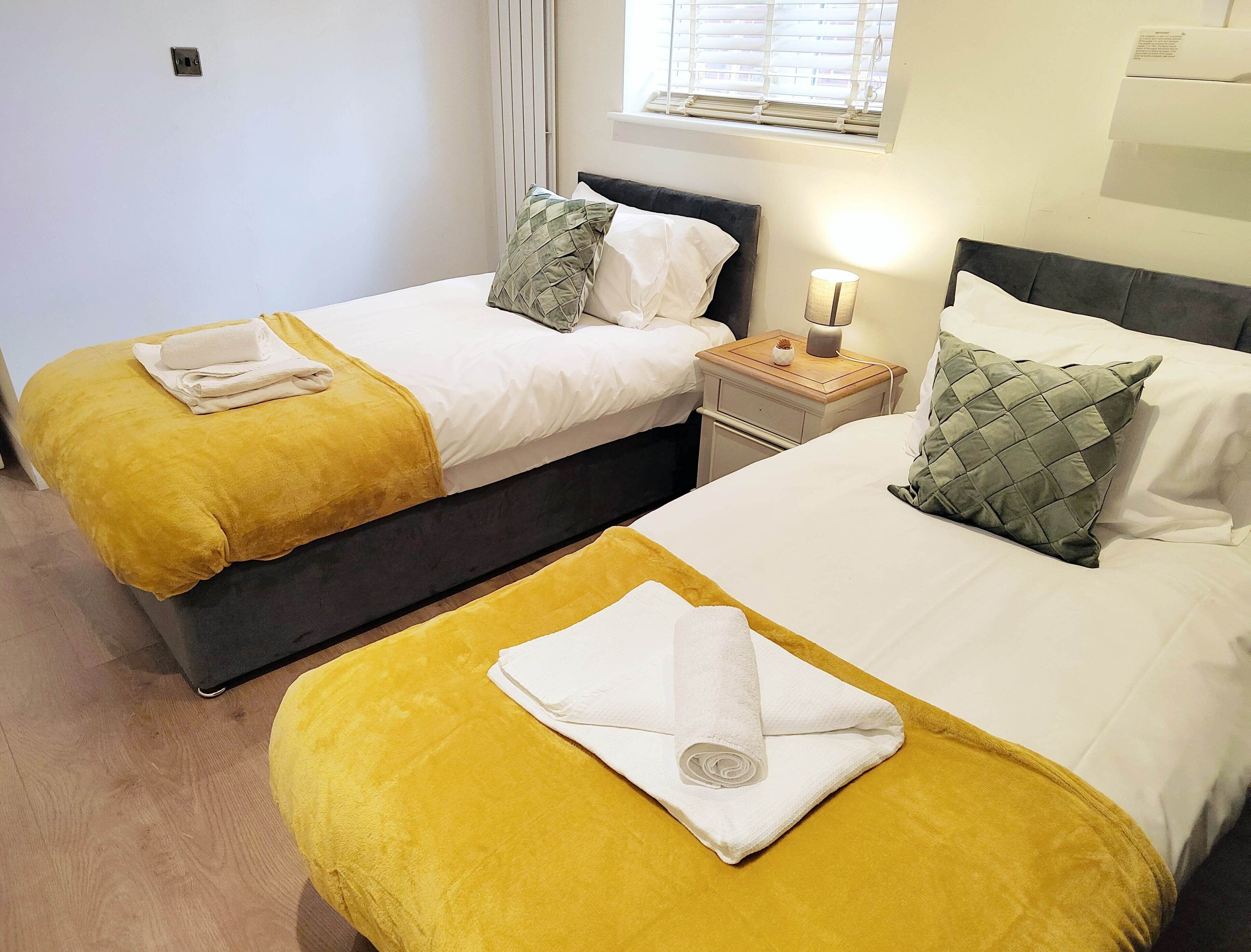 Modern 2 BR Ground Fl Apartment with Garden