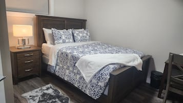 2 bedrooms, desk, WiFi, bed sheets