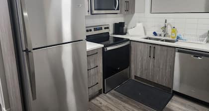 Confort luxury suite 2 bedrooms 2 beds in Airdrie.