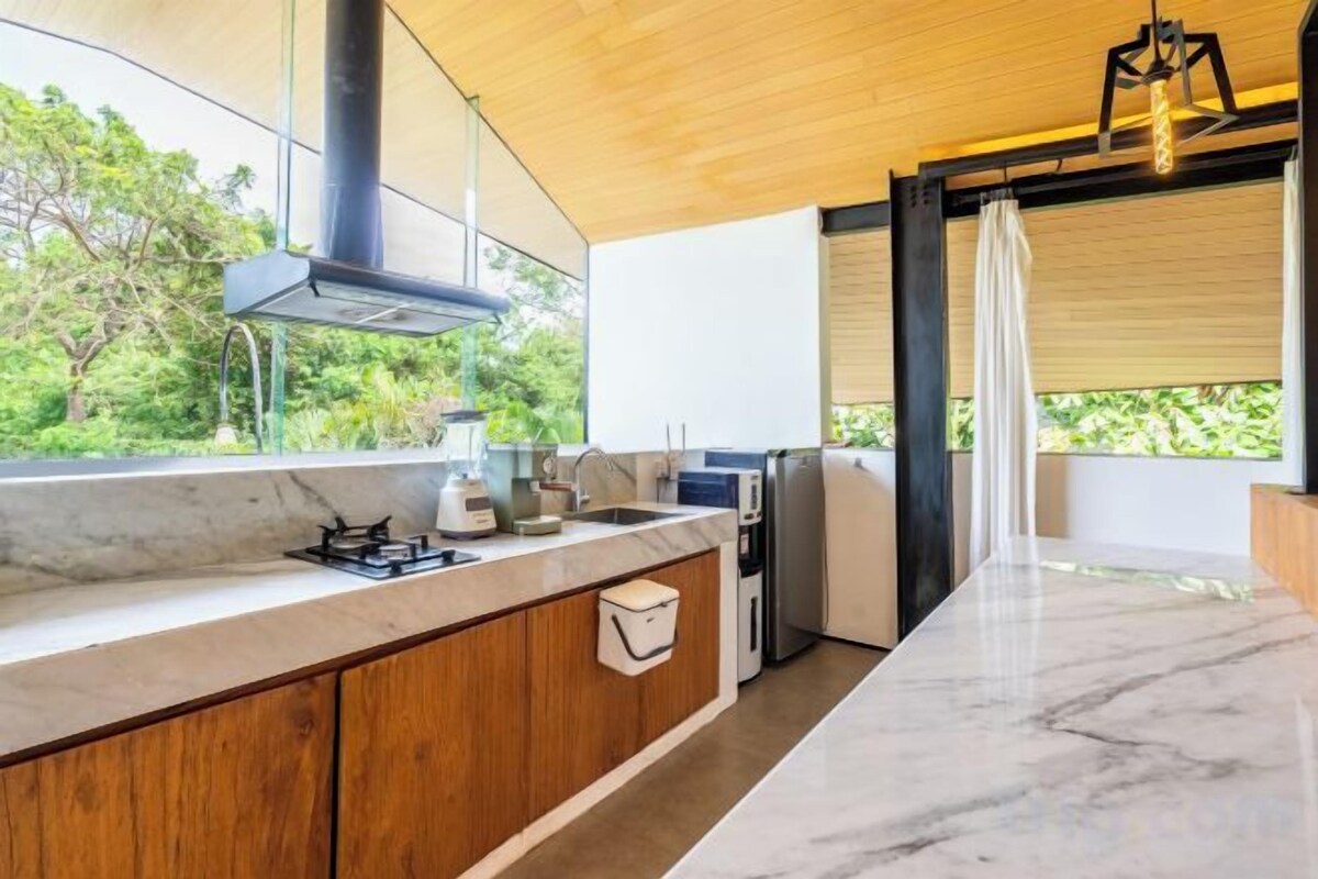 Private kitchen | Coffee/tea maker, fridge, microwave, oven