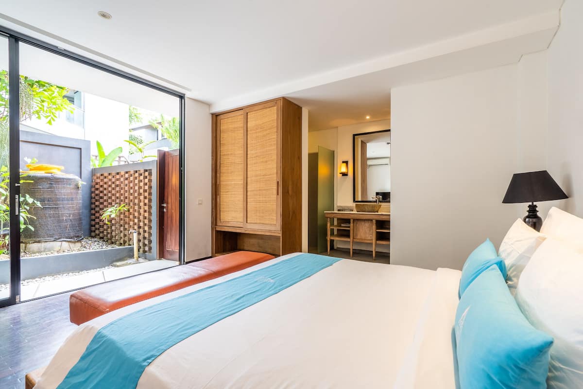 2 bedrooms, in-room safe, individually decorated, individually furnished