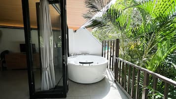 Private spa tub
