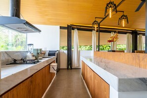 Fridge, microwave, oven, stovetop - Mana Villas Nusa Dua (Nusa Dua)