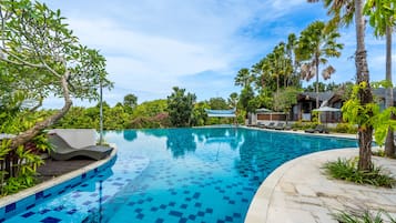 Outdoor pool, pool loungers