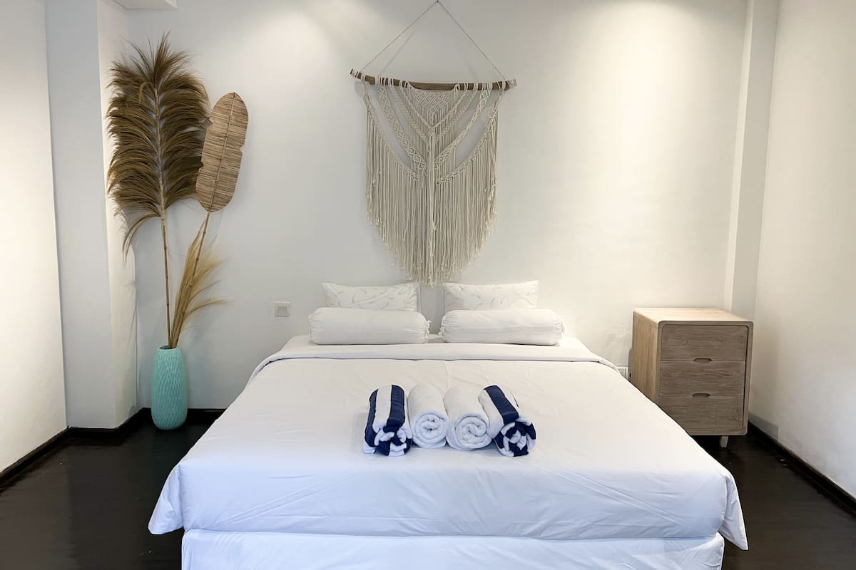 2 bedrooms, in-room safe, individually decorated, individually furnished