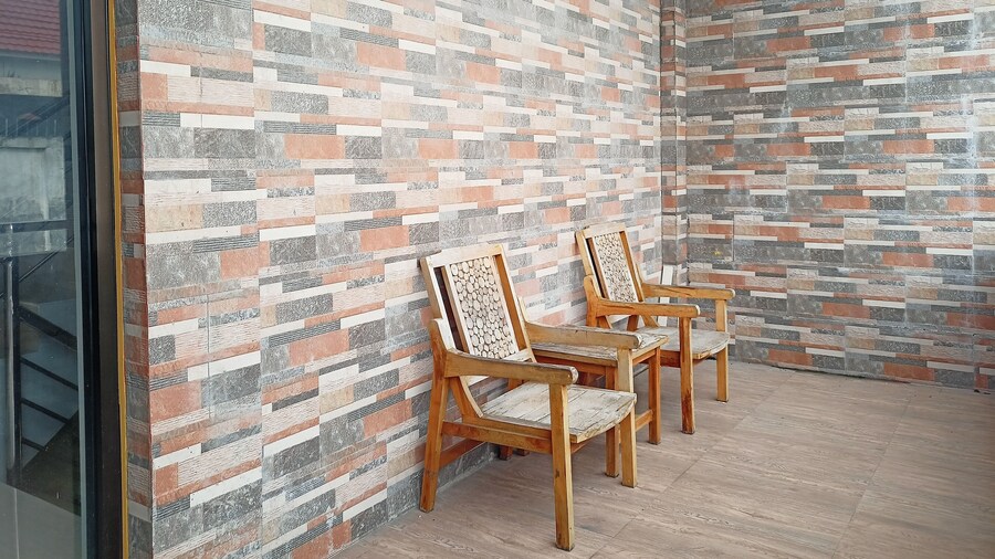 Hotel O Tri Homestay