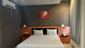 Standard-dobbeltværelse | Skrivebord, arbejdsområde til bærbare computere, sengetøj