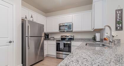 Spacious townhome just minutes away from Sea World and Fiesta Texas!