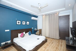 Deluxe Double Room - Wedlock Hotels (Gurugram)