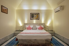 Presidential Double Room | Minibar, desk, laptop workspace