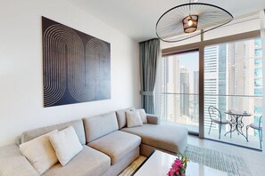 TV - Chic 1 Bed l Perched on 30th Floor l Marina Views (Dubai Marina)