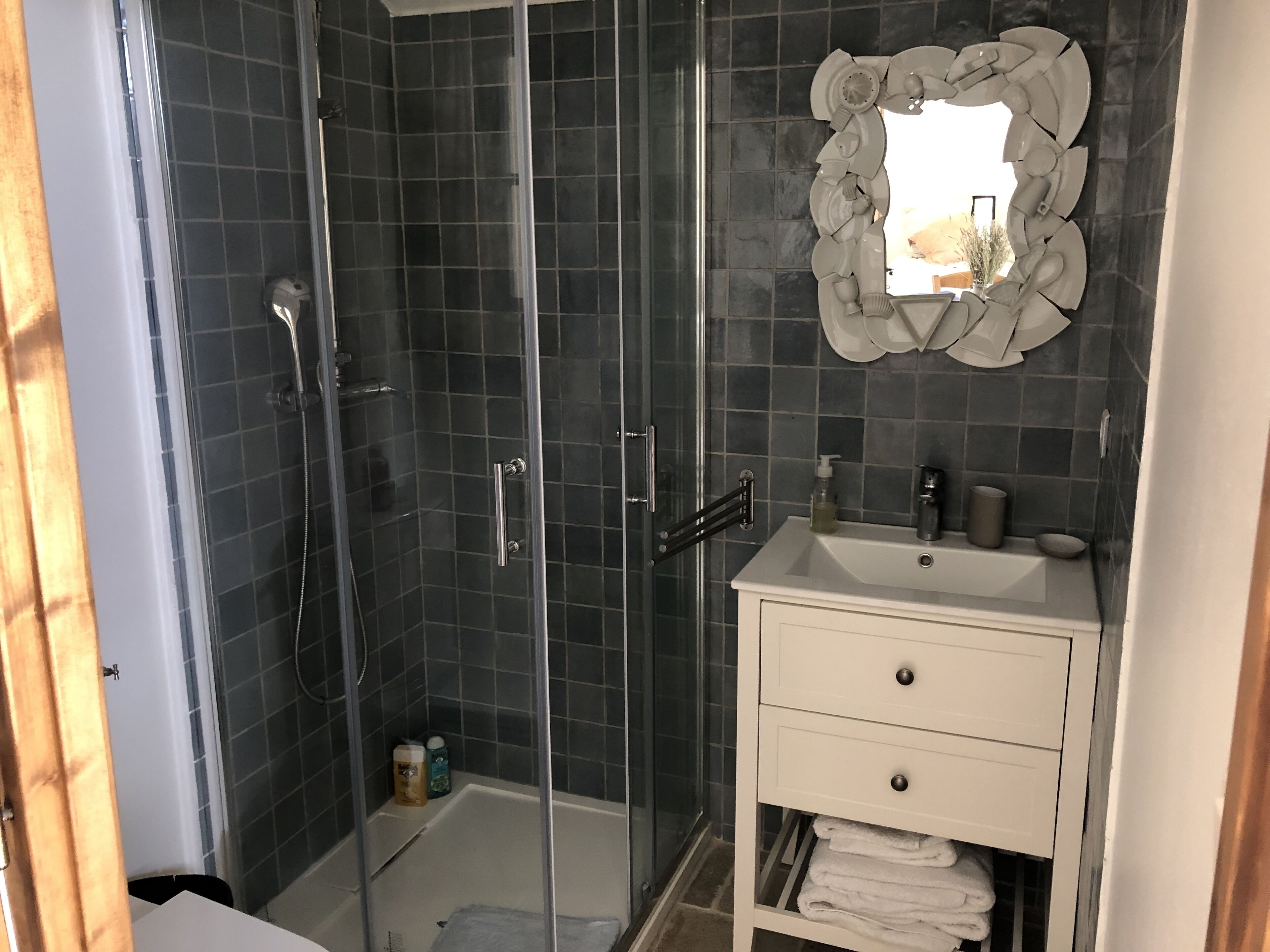 Small quiet house in the middle of the lavender fields