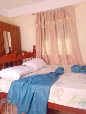 Comfort Studio | Blackout drapes, iron/ironing board, free WiFi, bed sheets