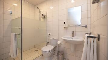 Shower, rainfall showerhead, free toiletries, hair dryer