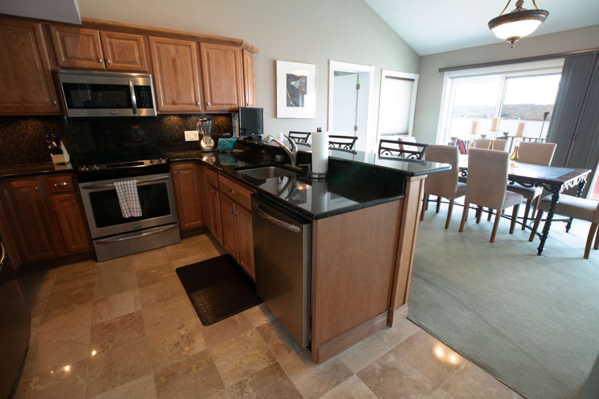 Stunning Lake View 4br 5ba