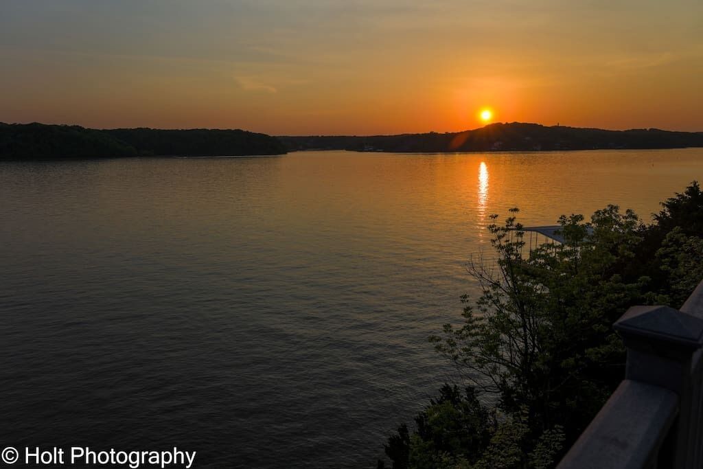 Stunning Lake View 4br 5ba