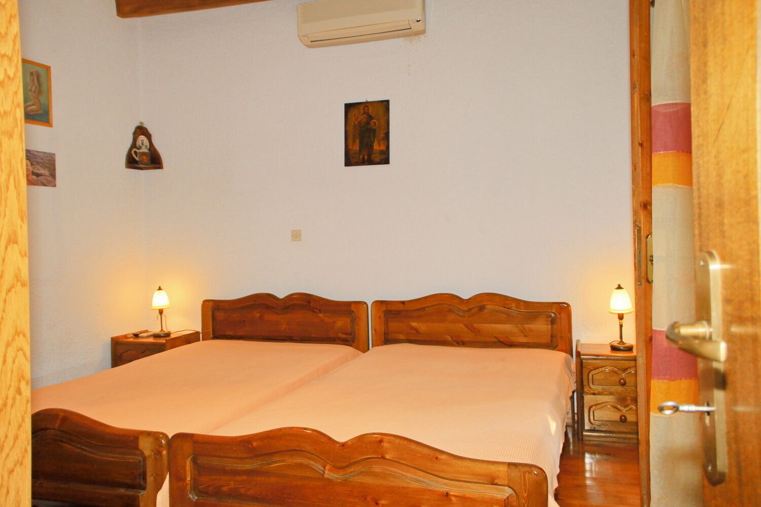 3 bedrooms, travel cot, WiFi, bed sheets