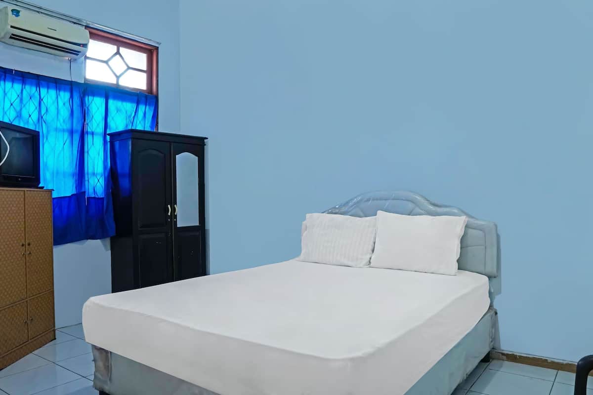 Double Room | Desk, laptop workspace, free WiFi, bed sheets