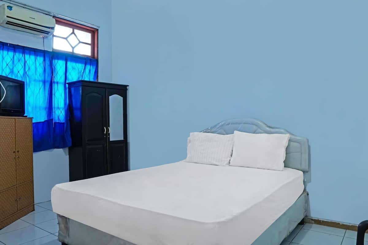 Escritorio, espacio para trabajar con laptop y wifi gratis