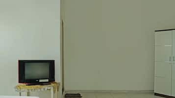 Camera con 2 letti singoli | Una scrivania, postazione laptop, Wi-Fi gratuito, lenzuola
