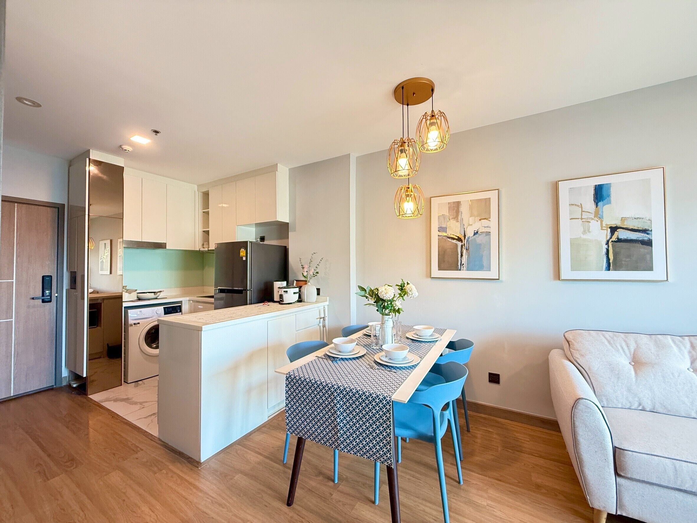 Deluxe Condo, 2 Bedrooms, Balcony, City View | Living area