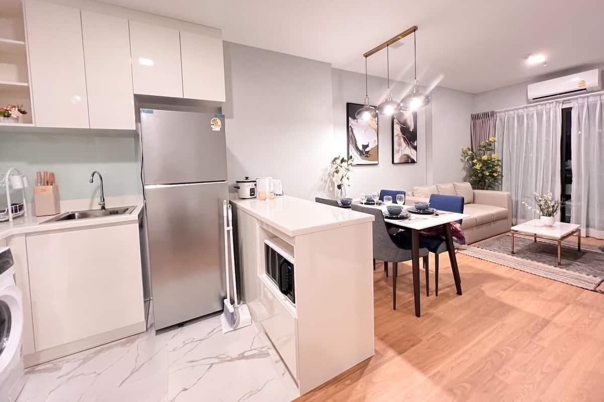 Fridge, microwave, stovetop, dishwasher