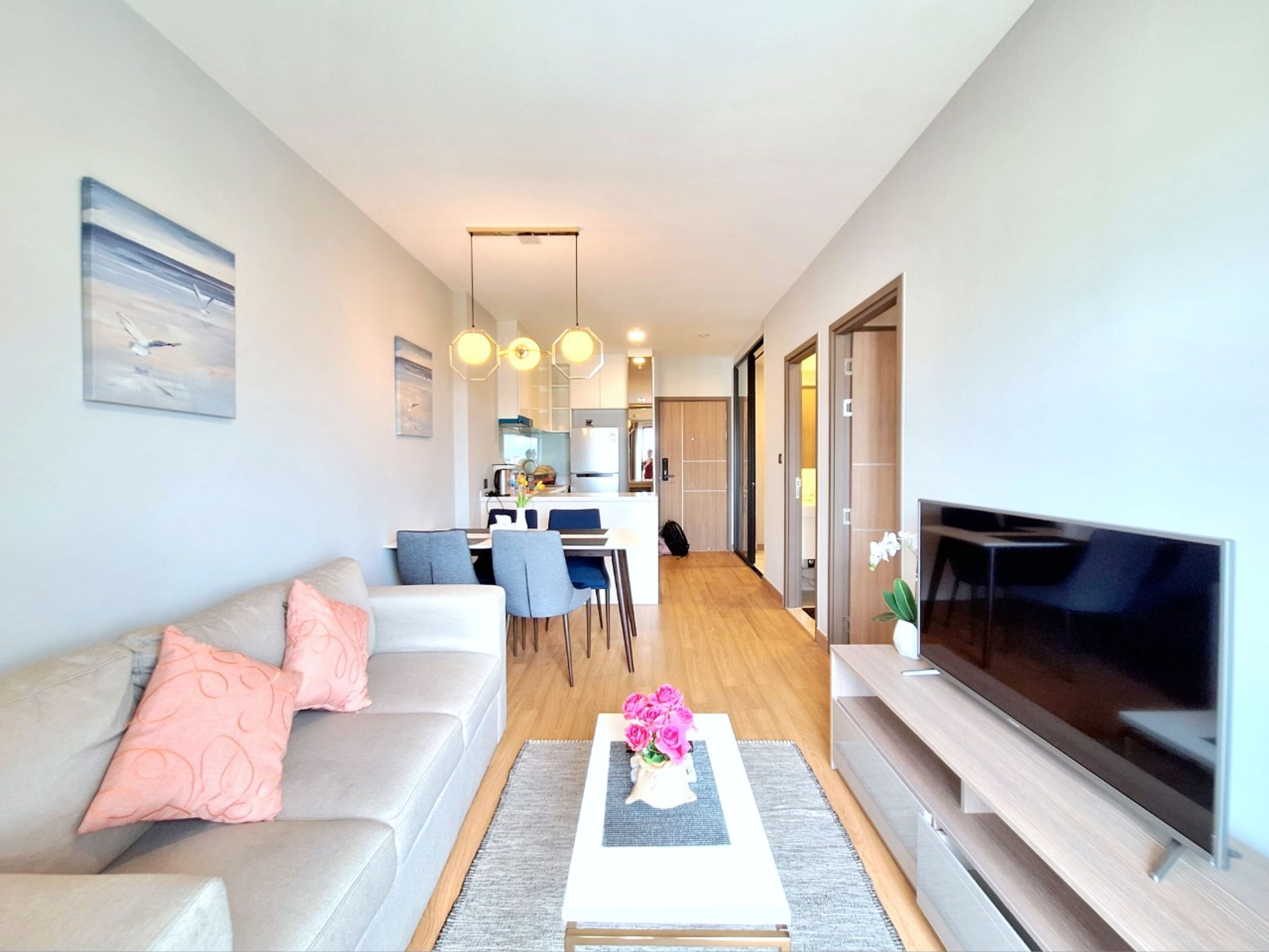 Deluxe Condo, 2 Bedrooms, Balcony, City View