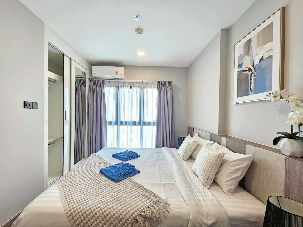 Superior Condo, 1 Bedroom, Balcony, City View | Premium bedding, individually decorated, desk, blackout drapes
