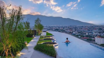 City Condo, 1 Bedroom, Balcony, City View | Interior