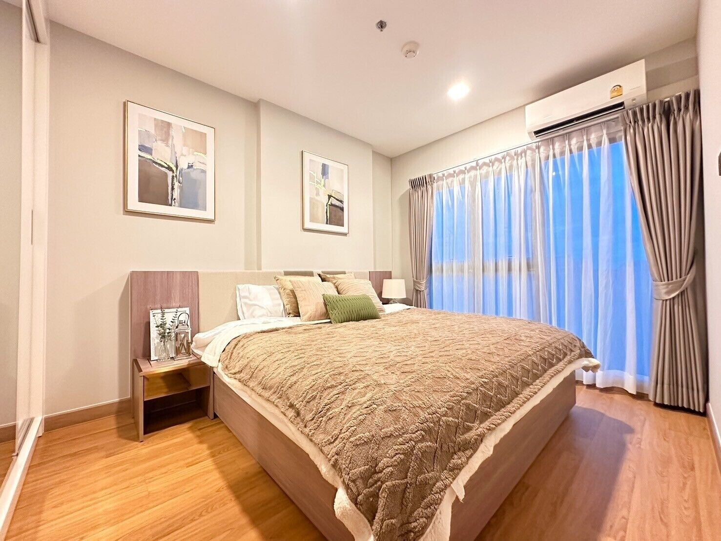 Deluxe Condo, 2 Bedrooms, Balcony, City View