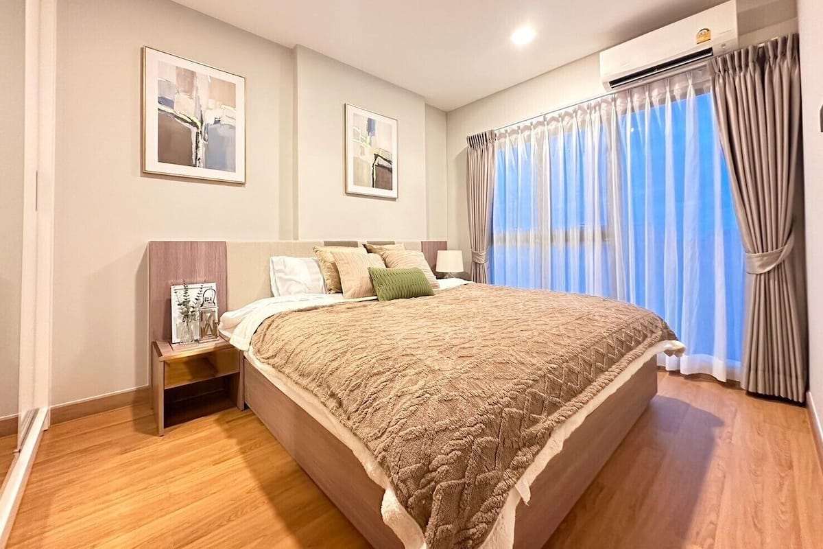 Deluxe Condo, 2 Bedrooms, Balcony, City View