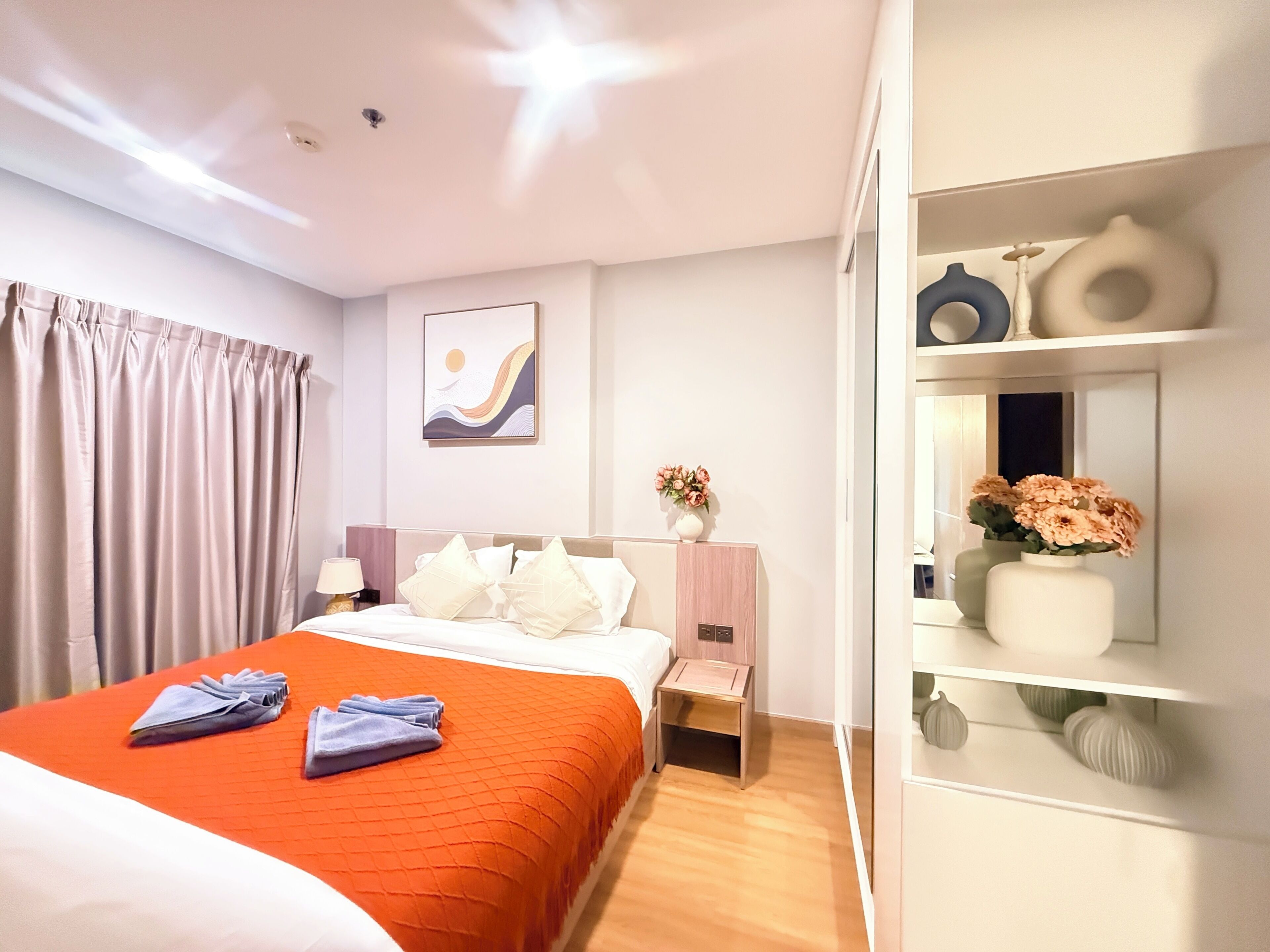 Apartamento Deluxe, 2 habitaciones, balcón, vistas a la ciudad | Ropa de cama de alta calidad, escritorio, cortinas opacas