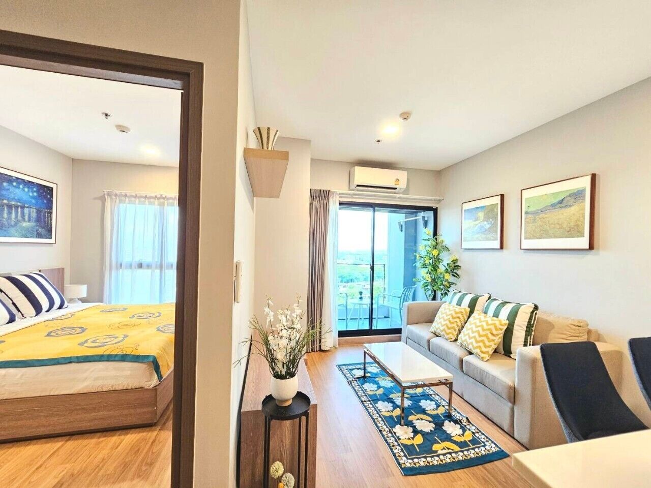 Superior Condo, 1 Bedroom, Balcony, City View | Living area