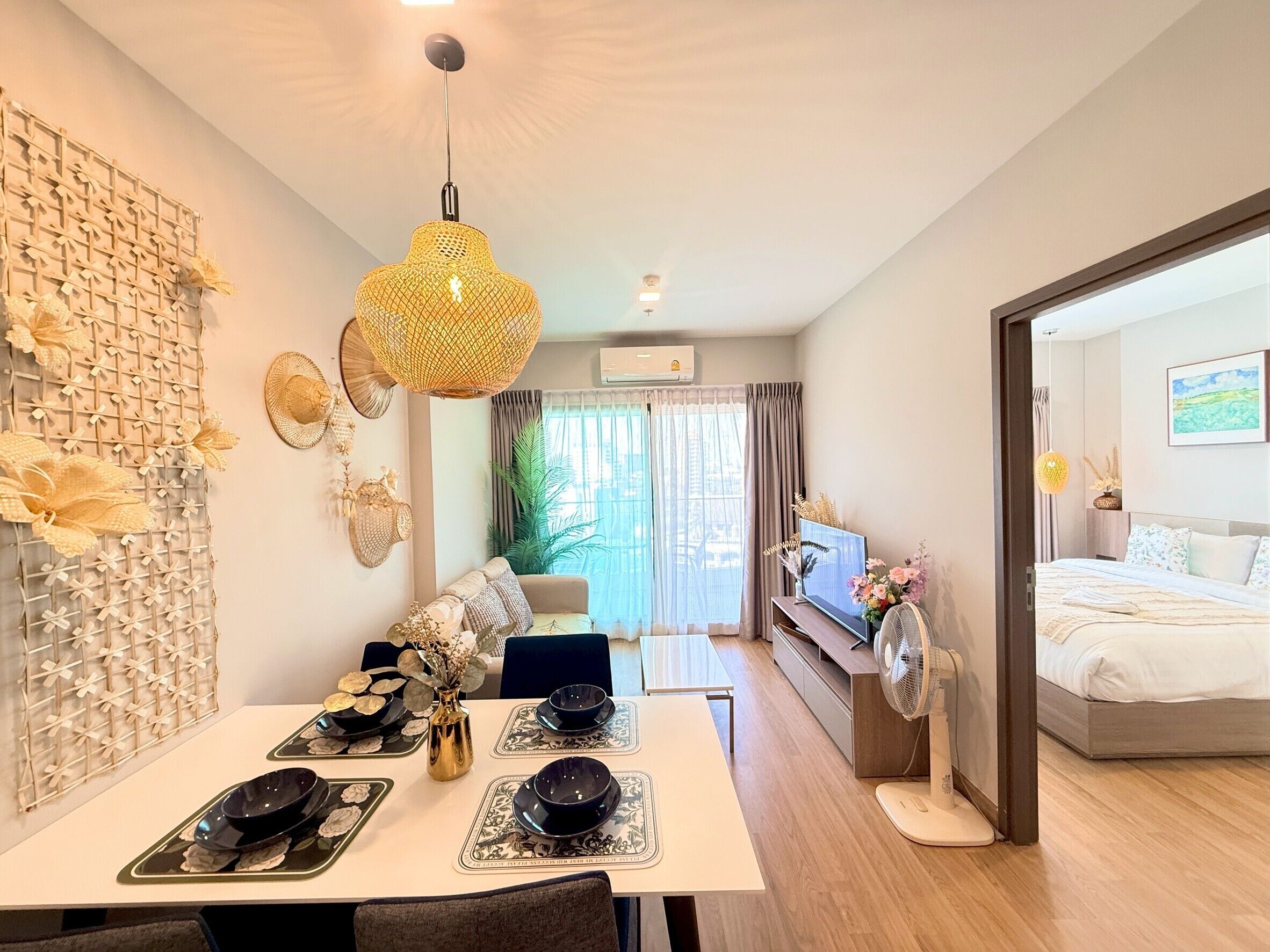 Deluxe Condo, 2 Bedrooms, Balcony, City View | Living area