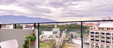 Appartamento Deluxe, 2 camere da letto, balcone, vista città | Terrazza/patio
