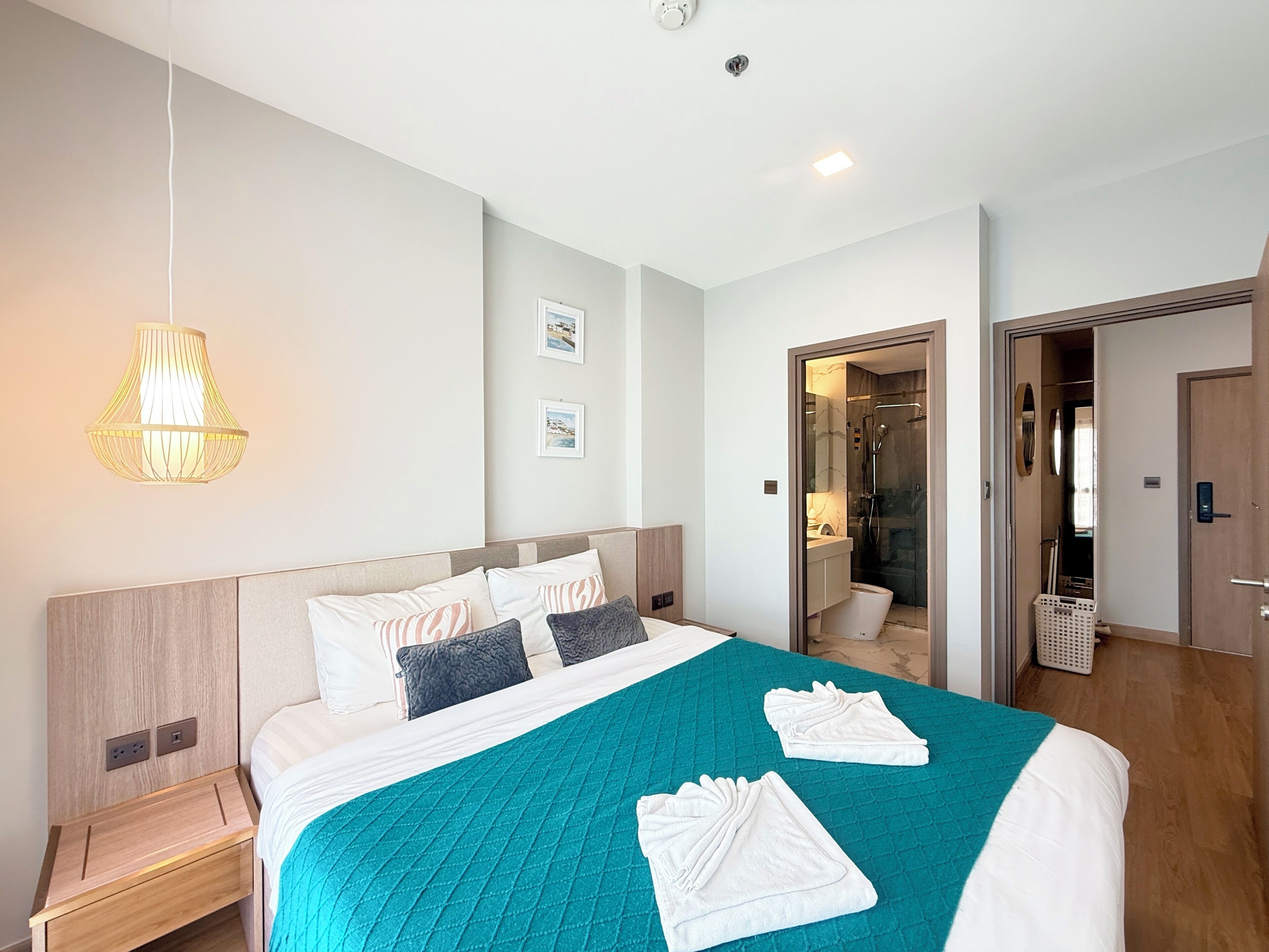 Superior Condo, 1 Bedroom, Balcony, City View