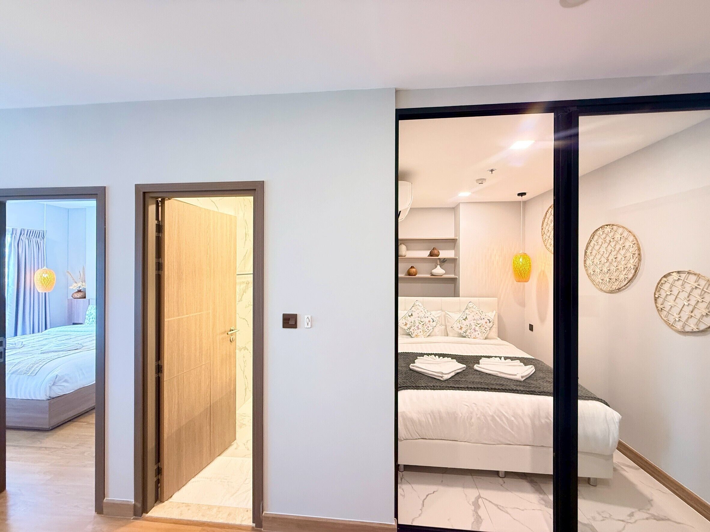 Condo Deluxe, 2 chambres, balcon, vue sur la ville | Literie de qualité, décor unique, bureau, rideaux d’obscurcissement