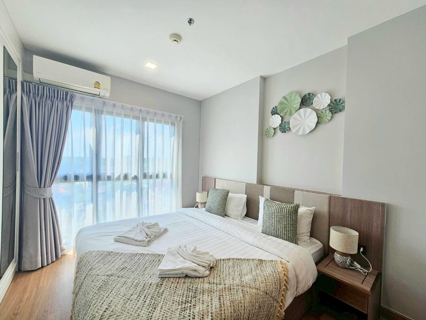 City Condo, 1 Bedroom, Balcony, City View