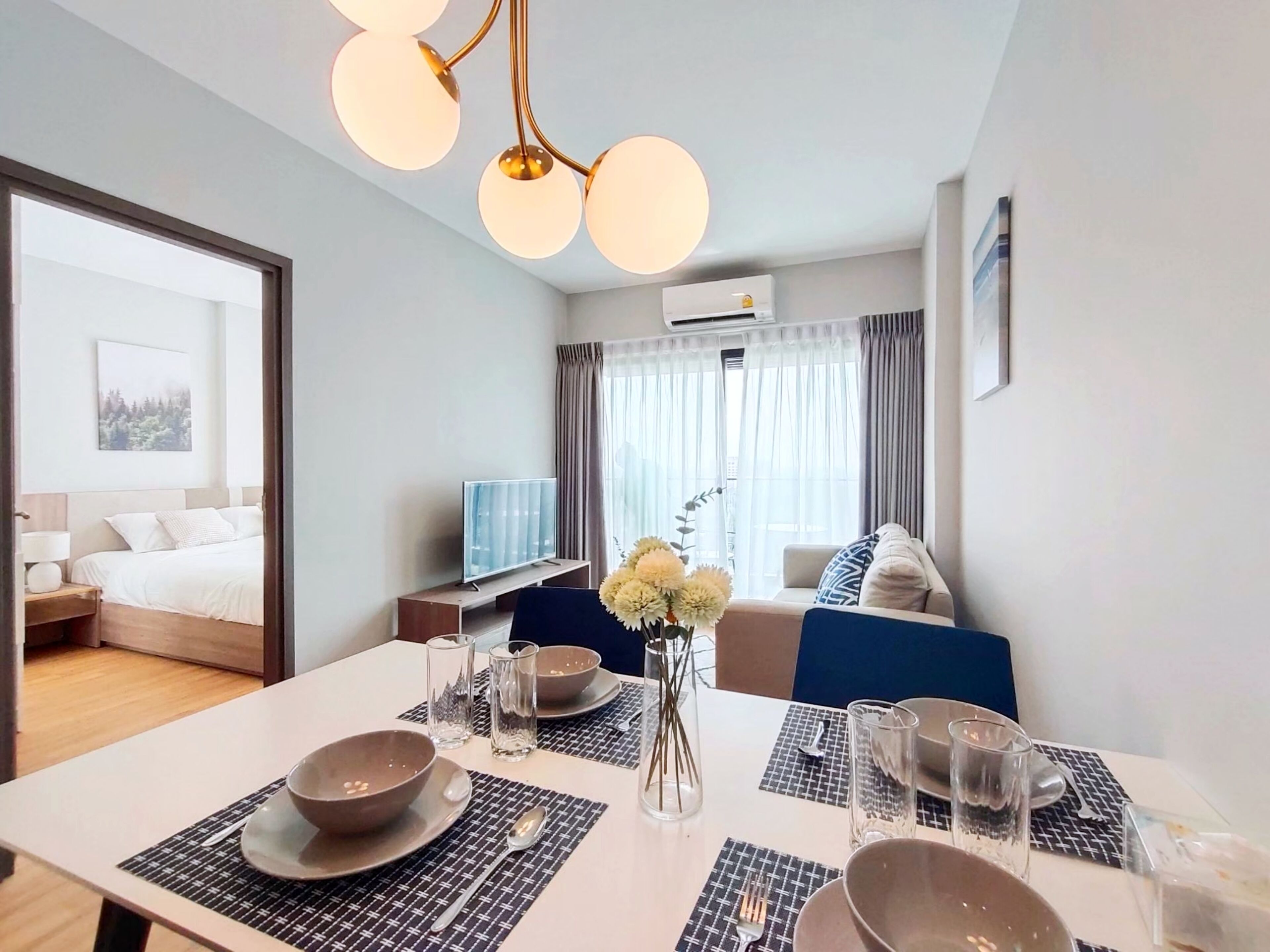 Deluxe Condo, 2 Bedrooms, Balcony, City View